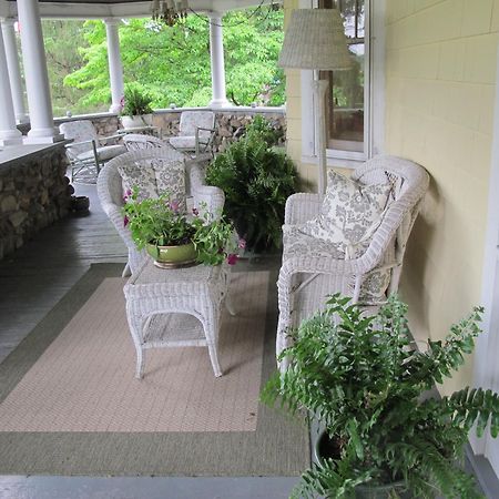 Hilltop House Bed & Breakfast Amenia Exteriör bild