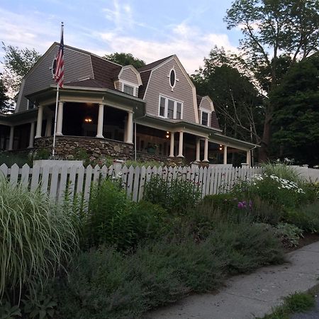 Hilltop House Bed & Breakfast Amenia Exteriör bild