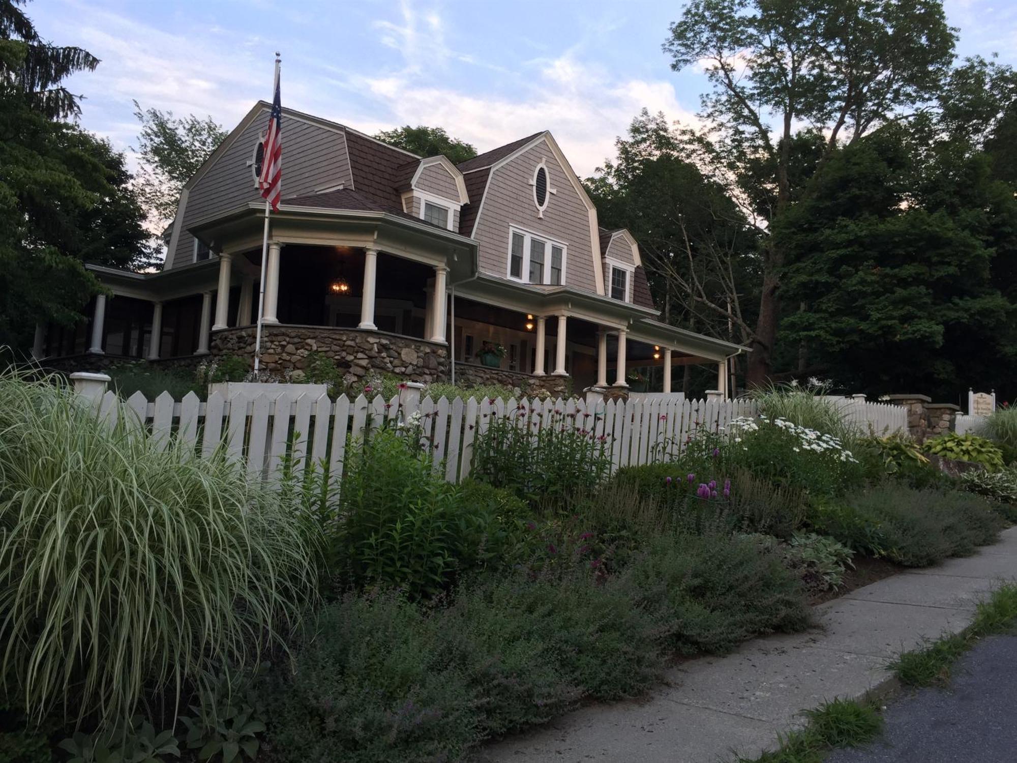Hilltop House Bed & Breakfast Amenia Exteriör bild