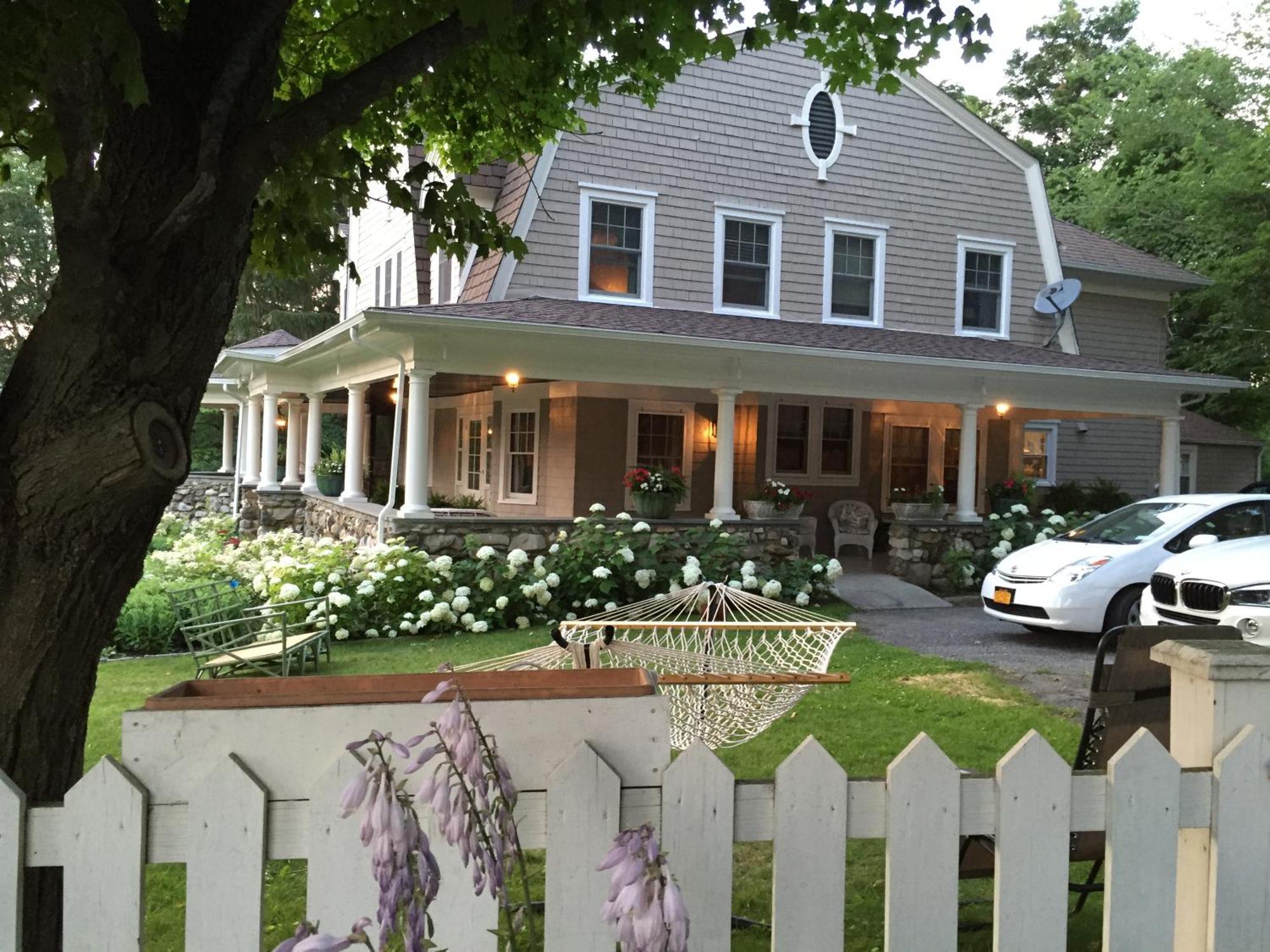 Hilltop House Bed & Breakfast Amenia Exteriör bild