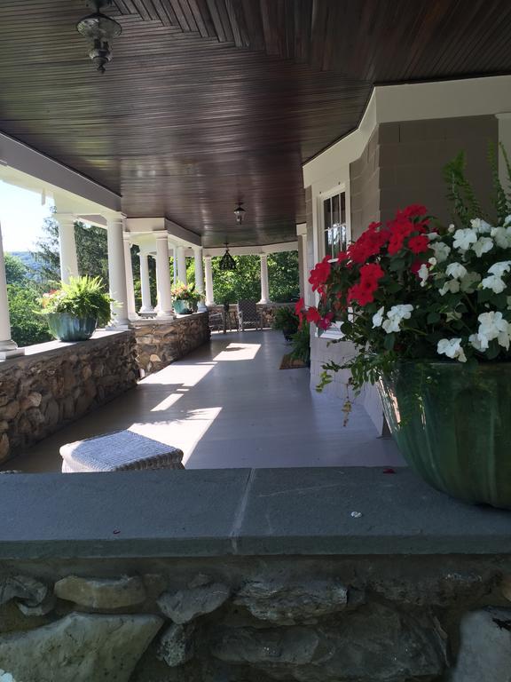 Hilltop House Bed & Breakfast Amenia Exteriör bild