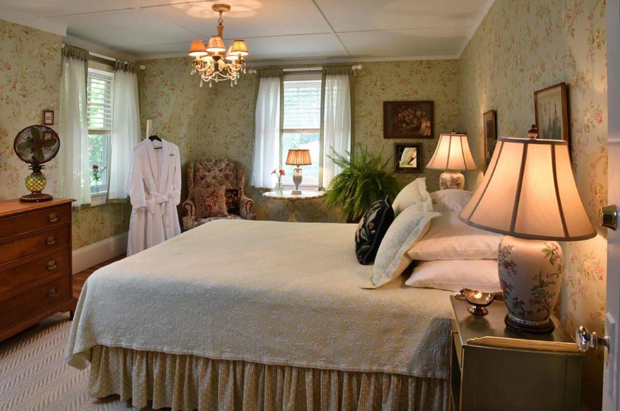 Hilltop House Bed & Breakfast Amenia Exteriör bild