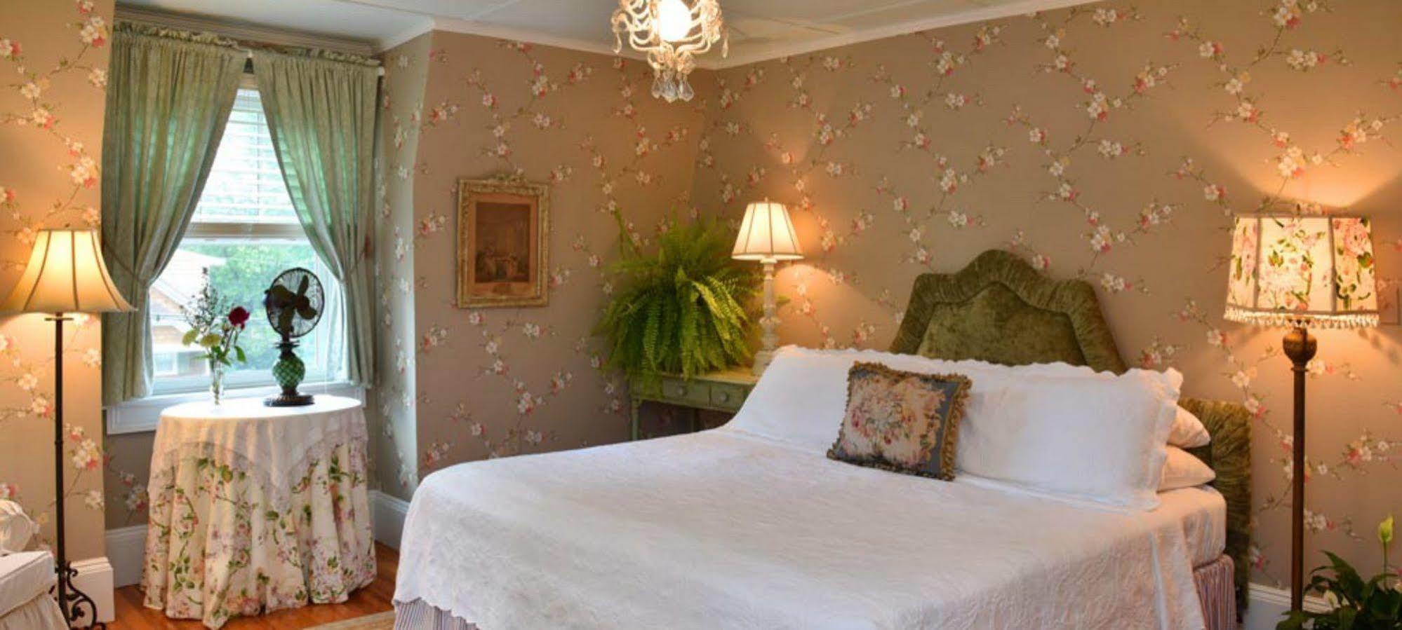 Hilltop House Bed & Breakfast Amenia Exteriör bild